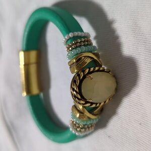 A86) Laura Janelle Beautiful Magnetic Bracelet - Green Leather & Gold-tone
